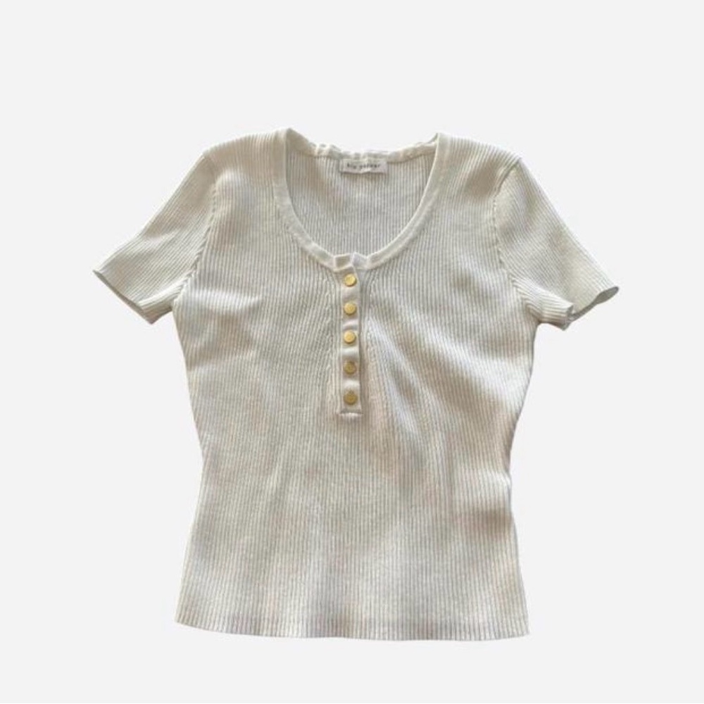 Blu Pepper Cream Buttoned Ribbed Tee